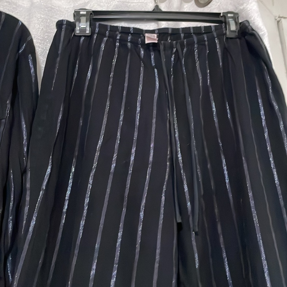 Victoria Secret Pijama Set - Picture 3 of 7